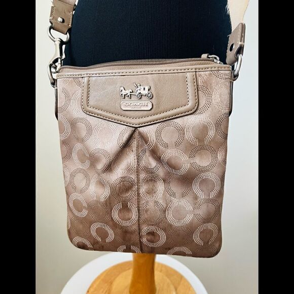 VINTAGE COACH MADISON OP ART CROSSBODY PURSE - Picture 1 of 7